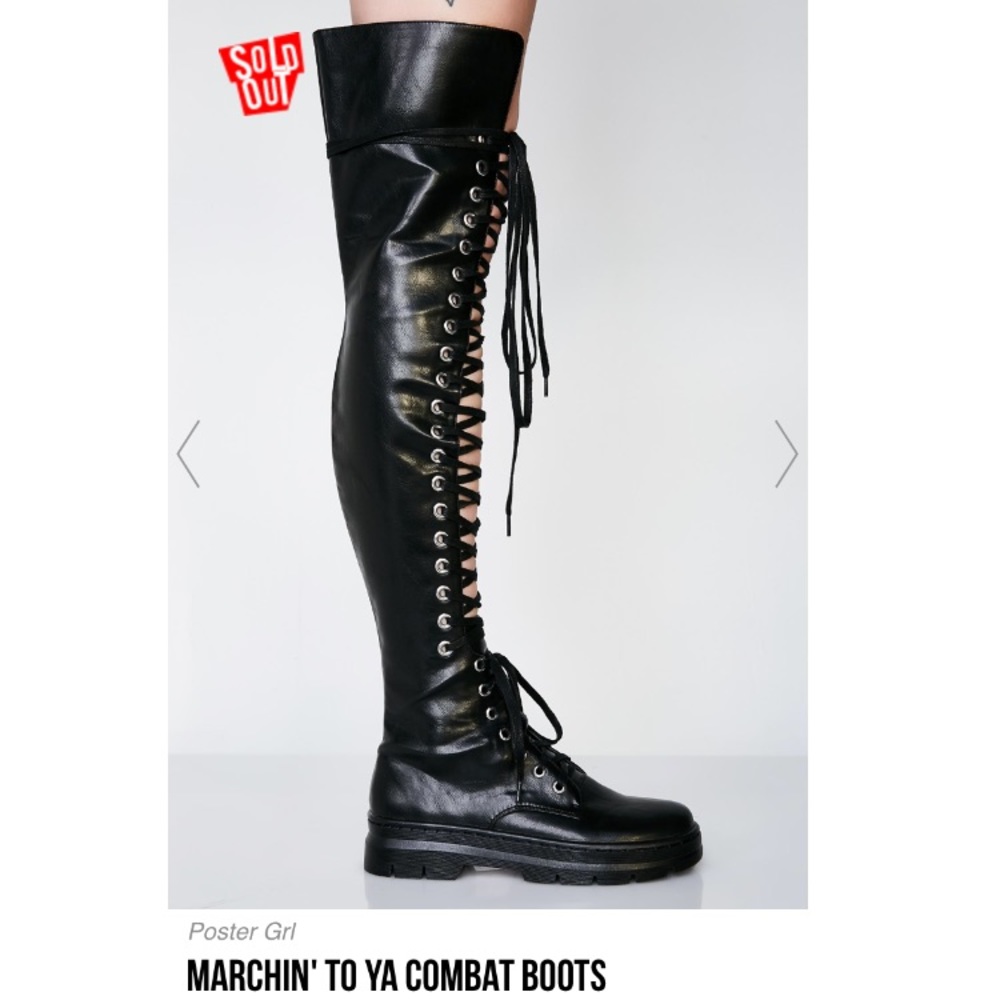 Poster grl combat boots